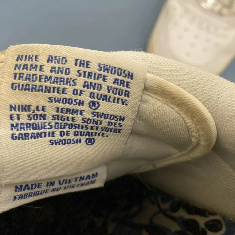 Nike Women's White Air Force 1 '07 LX Sisterhood‎ 